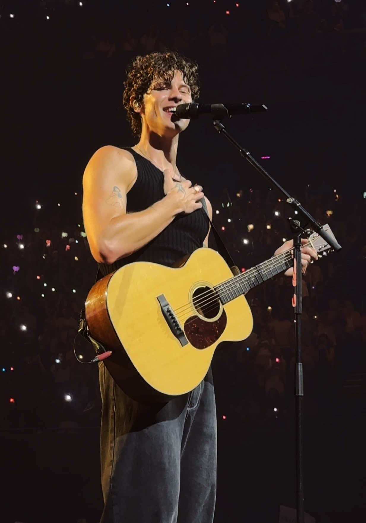 “it’ll be okay” is forever one of my favorite songs, such a beautiful song😭 @Shawn Mendes @ShawnAccess #shawnmendes #shawnontheroadagain #ontheroadagainamsterdam #itllbeokay #shawn 