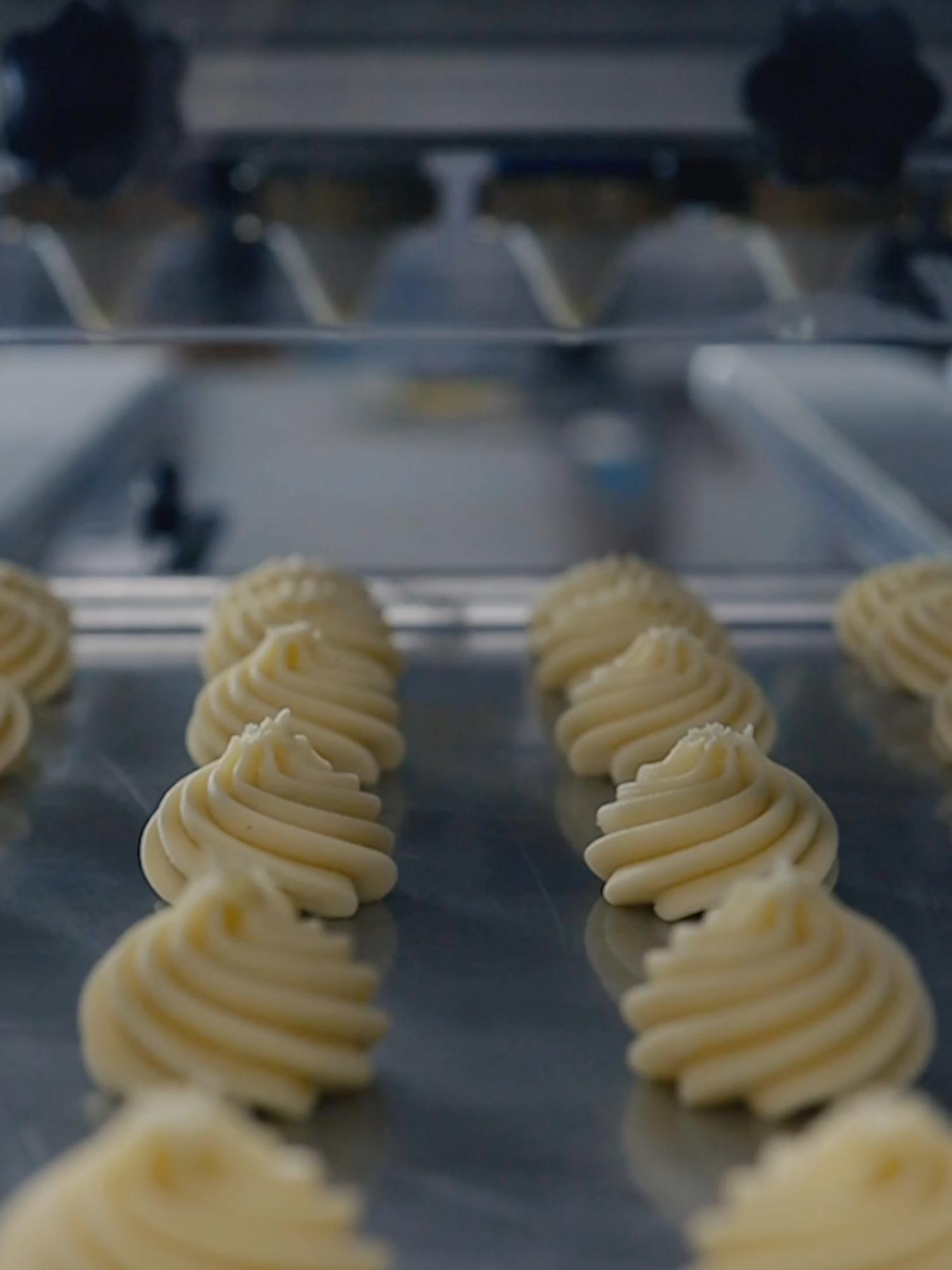 Spoiler: You don’t need to sacrifice quality to scale up your business ‼️ The Delfin Depositor makes Viennese biscuits with precision. No compromise and no piping bags ❌ This is Part 3 of our ongoing Delfin Depositor series, make sure you're following Vanrooy Machinery to see what's next 👀 #bakeryequipment #bakery #baking #pipingskills #piping #deposit #bakingtips #vanrooymachinery #vanrooy #biscuits