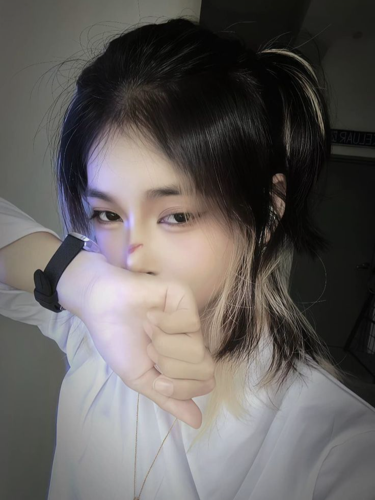 short haired girl with glasses  @senaa_4u @seyayauw @jenne1_2 @nchns3  🤭💐 #presetalightmation #presetxml5mb #preset5mb #presetxml #mypretty #cute #mybini #presetalightmotion #shorthair #wolfcut #hairstyle #foryoupage #fypage #fyp