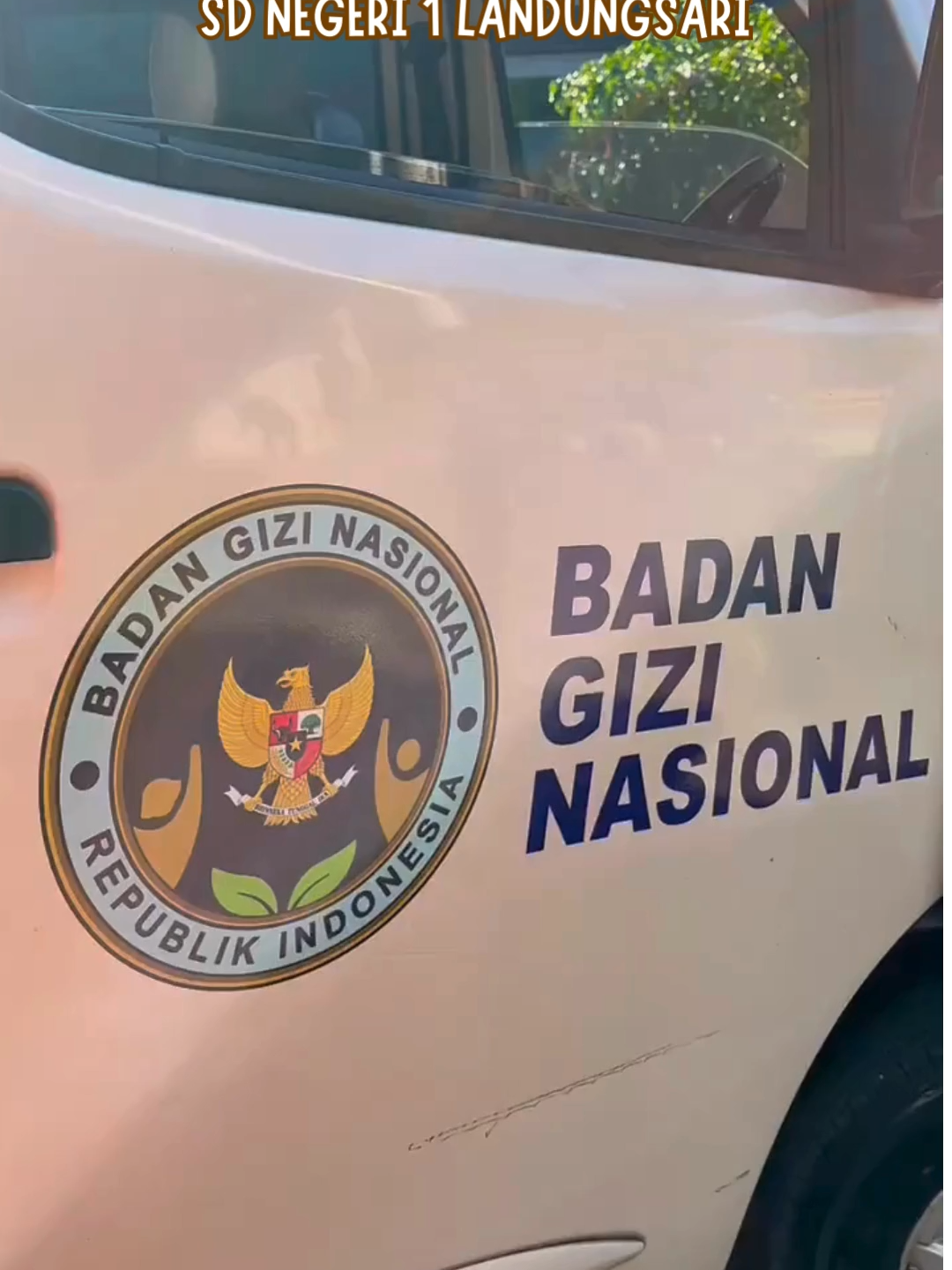 🥗🥛 Terima kasih Presiden RI atas program MBG (Makan Bergizi Gratis)! Makanan sehat ini jadi semangat baru bagi siswa-siswi SD Negeri 1 Landungsari untuk belajar dan berkarya 🌈💪 #fyppppppppppppppppppppppp #fypage #fyp #fypシ゚ #tujuhkebiasaananakhebat #anaksd #anakhebat #anaksekolah #lewatberandamufypシ゚viraltiktok #mbg #makanbergizigratis #makanbergiziprabowo #makanbergizisekolah