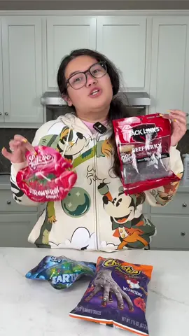 Trying new snacks #cheetos #gummies #jacklinks #izzyandmary 
