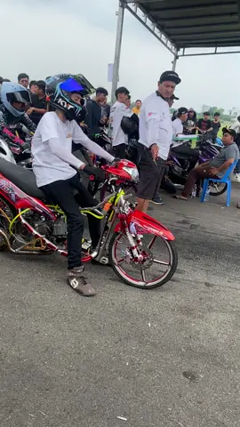 Hallo @KFC  ada ayam ??  Laga yok 😂😂 @BadaySpeedBinjai #miopkhoy #liaransumut_ #liaran #viral #fyp 