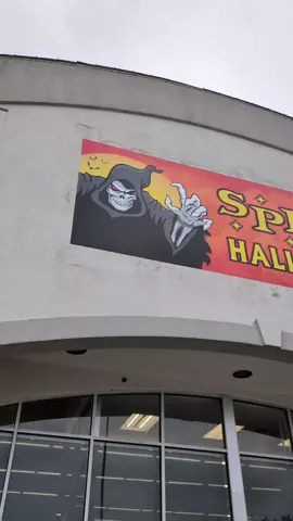 72 More days until my Favorite time of the year and this is my favorite place to go #Spirithalloween #spookeyseason #treytreyme 
