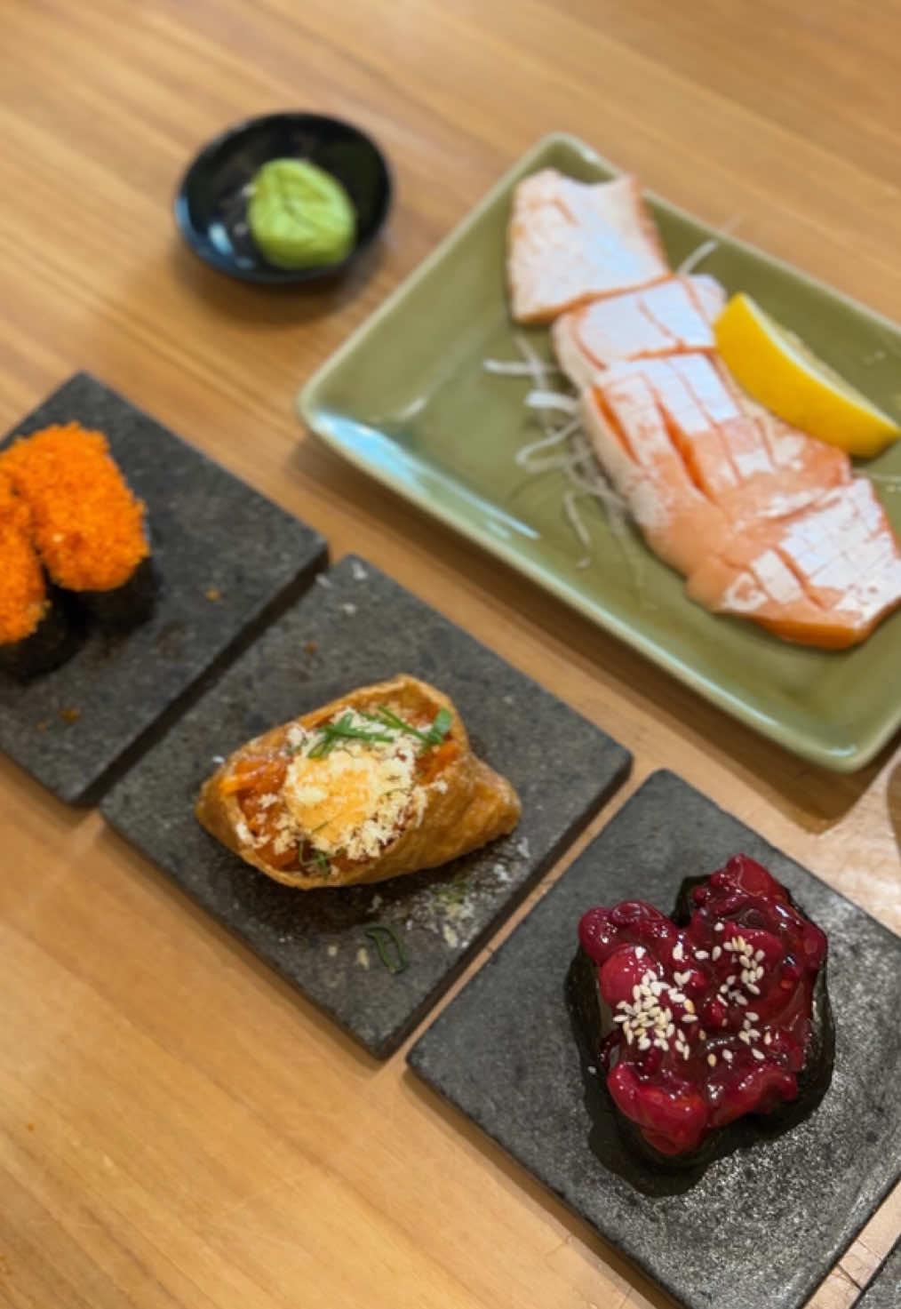 ketemu resto sushi enak di Galaxy Bekasi, namanya SUSHIGAN! 🍣  menu nya ada banyak, tapi kali ini kita fokus ke sushi nya. favorti kita udah pasti Salmon Belly Sashimi ✨  disini topping nya generous, gak kebanyakan nasi nya aja. rasanya juga seger dan enak!  definitely bakal balik lagi ke sini!  #sushi #bekasifood #kulinerbekasi #kulinergalaxy #sushiresto  