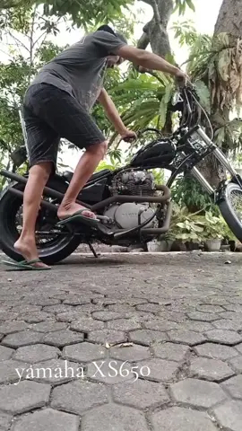 dijual Yamaha XS650cc twin mesin sehat halus pengapian masih platina bodi custom harga 70jt  #yamahaxs650 