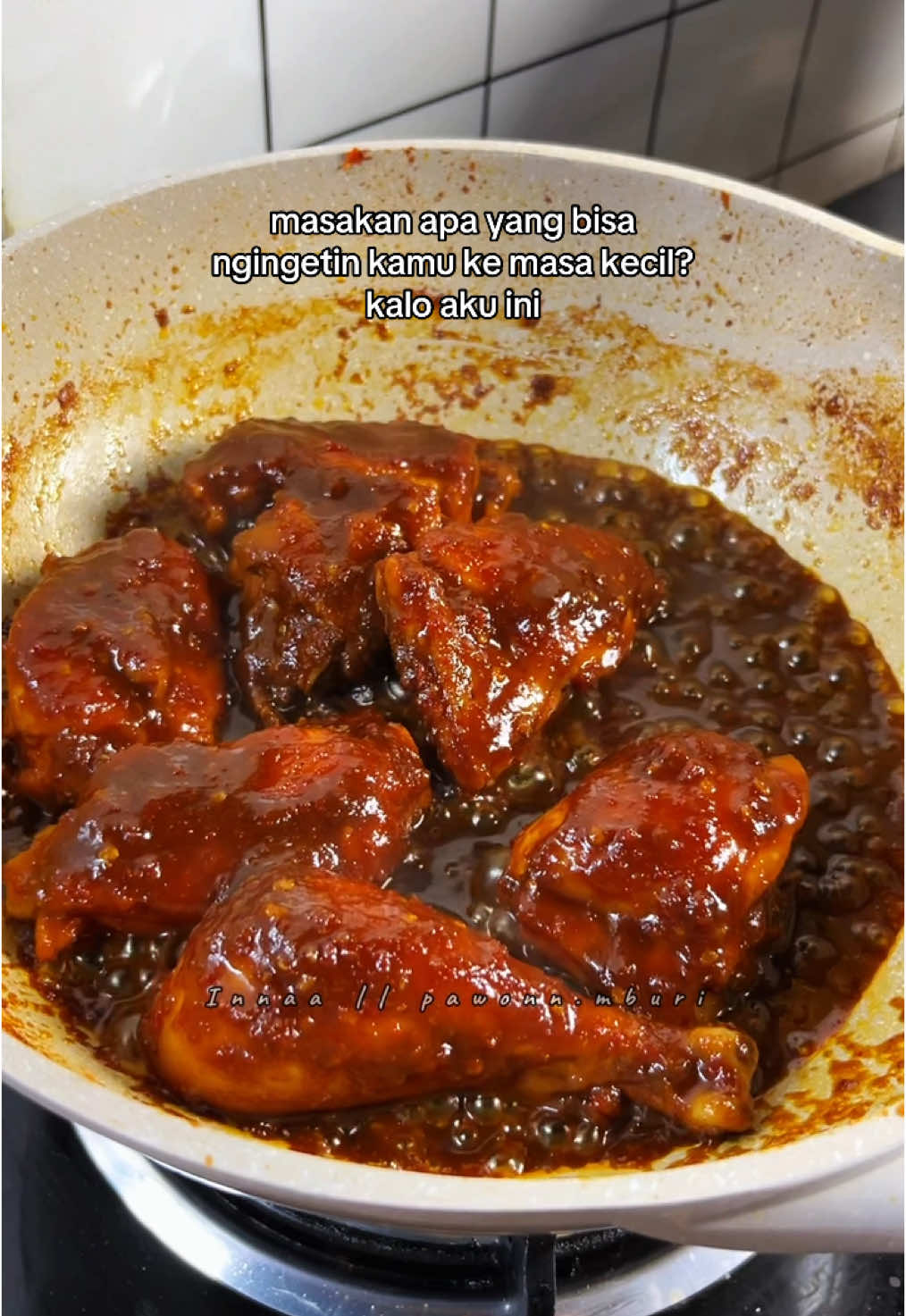 Ayam kecap gula merah. ✨ Bahan: - 500 gram ayam - 9 cabe keriting - 9 cabe rawit  - 9 bawang merah - 5 bawang putih - 1 kemiri - garam - kaldu bubuk - ⁠lada - gula merah - kecap manis