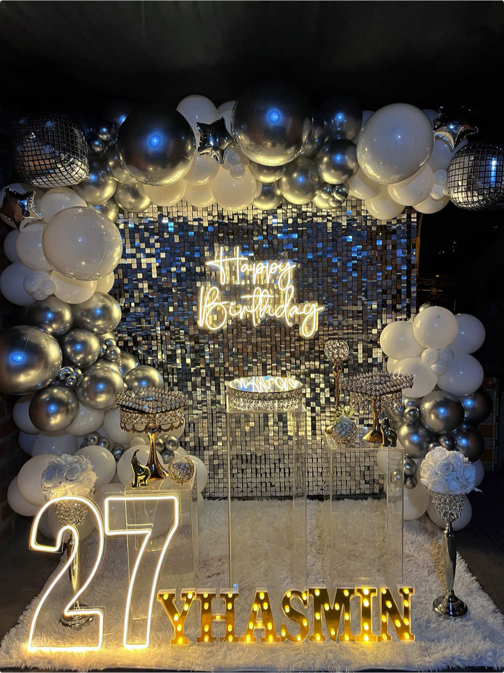 Decoración de cumpleaños blanco y plateado🩶🤍#decoracion #decoraciondecumpleaños #limaperu🇵🇪 #fyp #decoraciondemujer 