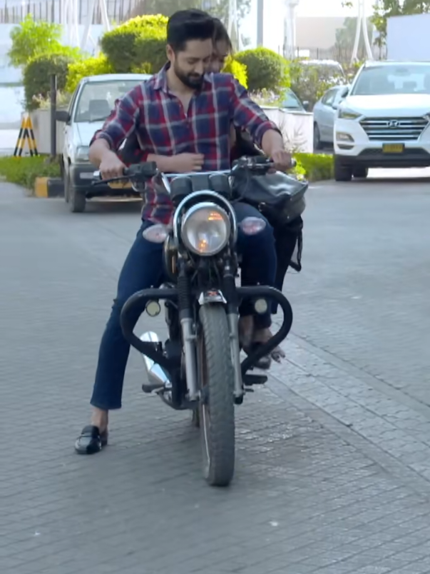 aaj hum taze taze Ameer hue hn! #kaisiterikhudgarzi #danishtaimoor #durefishan #foryoupage 