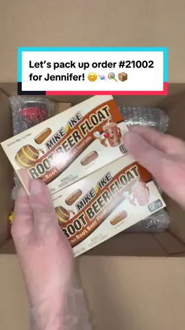 Let’s pack up order #21002 for Jennifer! 😊🍬🍭📦 #candy #candyshop #packingorders #satisfying 