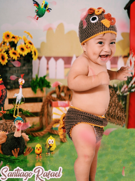 Derretida de amor🥰...Hoy cumples 10 meses  Y 10 meses ya no suenan tan poquito,  10 meses en donde ya no te veo tan bebe 😒.  Hace 10 meses llegaste a ser de este  mundo más lindo, más feliz, y lleno de mucho amor y de luz.  En 10 meses has cambiado tanto, has crecido tanto, te he visto lograr tantas cosas y me disfruto todos los días de verte lograr algo nuevo explorando, descubriendo y aprendiendo cosas nuevas y saber que eres mi terremotico bebe.  10 meses en donde cada caída te he levantado 10 meses donde e gateado a tu lado y ahora a empezar a caminar. Espero que los meses que sigan y años que se vienen sigamos así de juntos como desde el primer momento. Te Amo muchooo y siempre serás mi bebe 🩵🥹 #feliz10mesesitos #10mesesdepuroamor #elmaschiquitodelacasa 