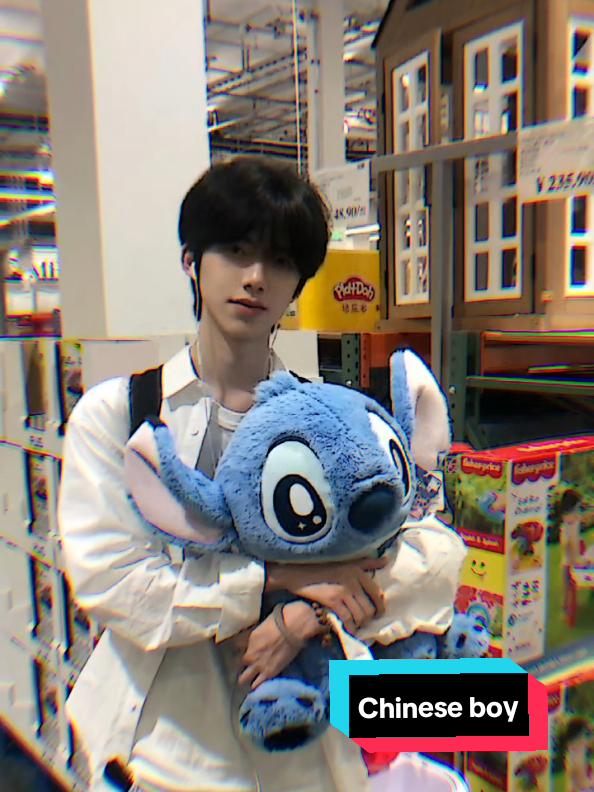 lucu banget banget beli Stitch😣🤏 #chineseboy #languagepartner #talktoforeigner #hellotalk #koreanboy 