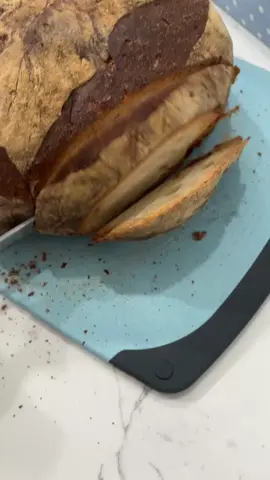 #fypシ゚viral #tiktokaffiliate #pukomc #falldealsforyou #electronic this amazing wireless carving knife is one product that I’ve been using since I got over a year ago and I love it  perfect for bread, poultry, deli meat whatever you wanna carve   it just glides right through