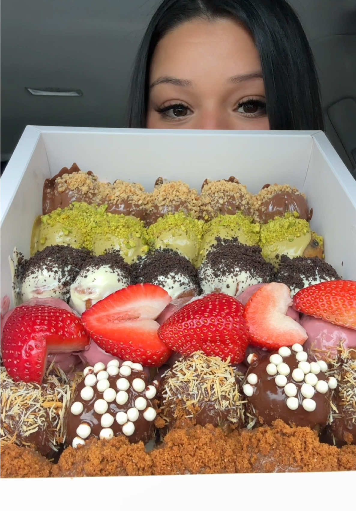lokma no talking/eating show!! i got these from lily’s chocolate & coffee in vienna, va! lokma is an iraqi fried pastry paired with a sweet topping! 💚😋 #crunchy #lokma #dessert #iraqi #iraqitiktok  super crunchy and delicious!! they’re so light and airy and topped with delicious toppings! the bisoff one was my favorite for sure!! @Lily’s Chocolate & Coffee 