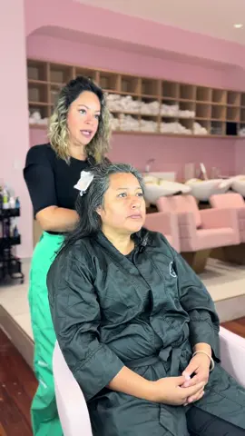 Ideas de diseño de color para resaltar las canas 👌❤️❤️#balayage #silversisters #cambiodelook #studioandreaaragon #tintesdecabello 