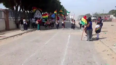 Pobrecitos, pero todo por nuestra patria! 💪🥹 #liveincentiveprogram #bolivia🇧🇴 #fyp #viento #viral 