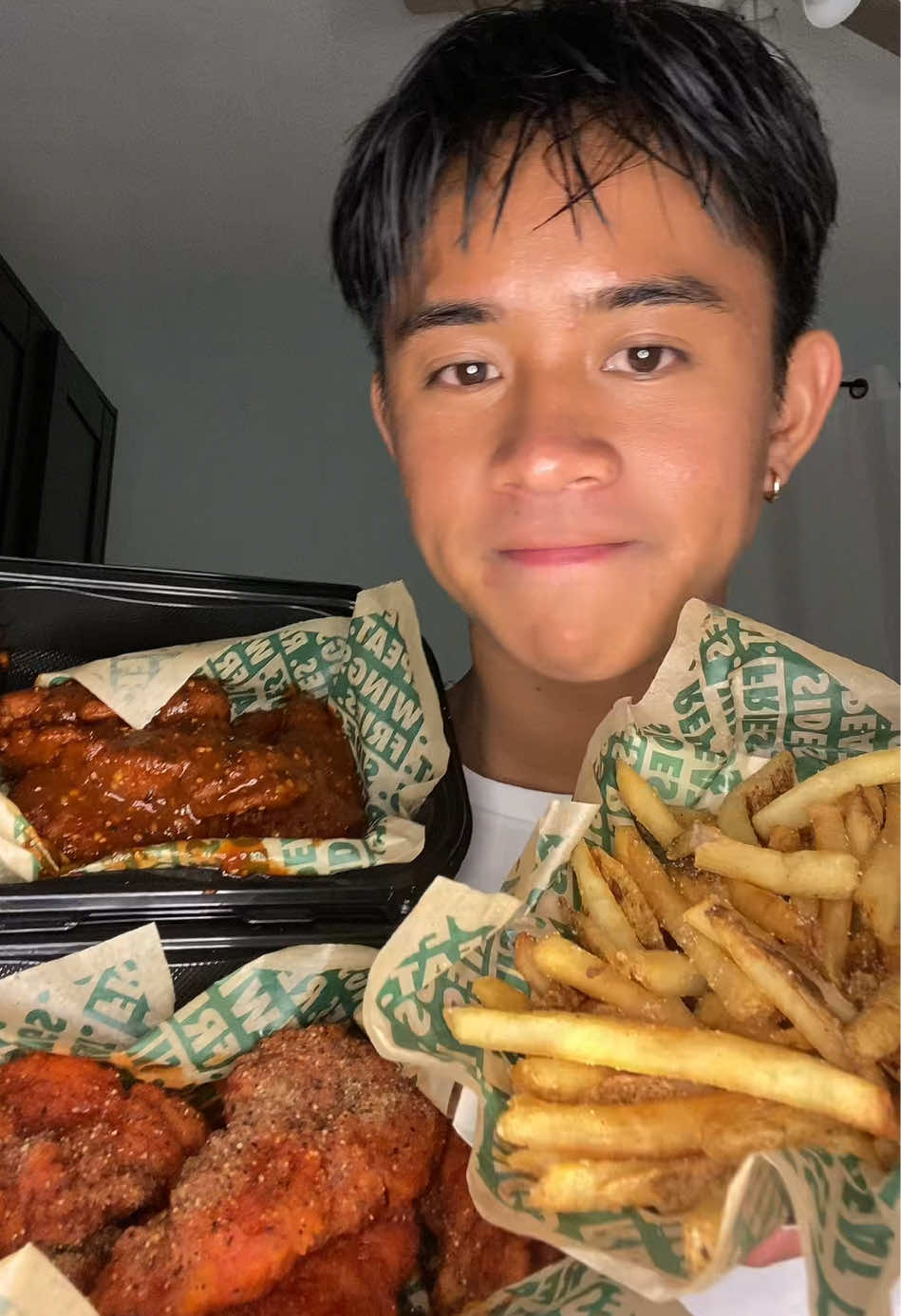 wingstop mukbang! psa don’t get the atomic flavor i didn’t leave the restroom for an hour after this lol #wingstop #mukbang #asmr #notalking #mukbangeatingshow 