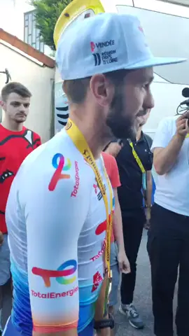 In the mythical mountains of the Tour de France, on the legendary roads of the Giro d’Italia, and in the vibrant heat of the Vuelta a España, Vingegaard, Pogačar, Evenepoel, Van Aert, and Van der Poel turn sweat into glory. In Brazil, cycling grows as strength, inspiration, and limitless passion. GirodItalia TourdeFrance VueltaaEspaña JonasVingegaard TadejPogacar RemcoEvenepoel WoutvanAert MathieuvanDerPoel CyclingBrazil CyclingEurope 📲 Follow my Instagram and YouTube for amazing videos: @emersonbarbosaxx 🇧🇷 Siga-me 🇬🇧 Follow me 🇮🇹 Seguimi 🇪🇸 Sígueme 🇫🇷 Suis-moi 🇩🇪 Folgen Sie mir 🇯🇵 私に従ってください 🇨🇳 跟我來