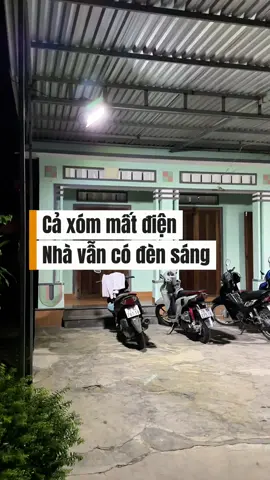 Cả xóm mất điện sân nhà vẫn sáng trưng #3000w #đèn_led_năng_lượng_mặt_trời #đèn_nlmt_chính_hãng #solar #mắt_ngọc 