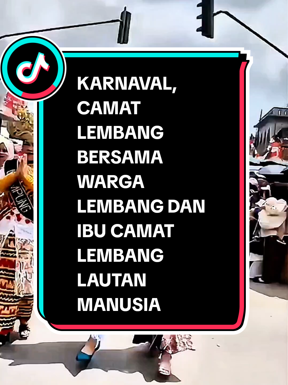 🎉 Pak Camat & Bu Camat Meriahkan Karnaval 17 Agustus di Lembang 🇮🇩 Lembang hari ini penuh warna! Dalam rangka memperingati Hari Kemerdekaan RI ke-80, Pak Camat Lembang bersama Ibu Camat ikut turun langsung memeriahkan karnaval 17 Agustus. Dengan semangat kebersamaan, keduanya berjalan bersama warga, pelajar, hingga komunitas lokal yang menampilkan berbagai atraksi budaya dan kreativitas khas Lembang. Antusiasme masyarakat terlihat luar biasa, jalanan dipenuhi sorak sorai, musik, dan bendera merah putih berkibar di sepanjang rute karnaval. Pak Camat berpesan, “Momentum kemerdekaan ini bukan hanya seremonial, tapi wujud syukur dan persatuan untuk membangun Lembang yang lebih maju.” Kemeriahan ini menjadi bukti nyata semangat gotong royong dan cinta tanah air masyarakat Lembang. 🇮🇩✨#karnaval #viralvideo #gubernurjawabarat #bupatibandungbarat #presidenprabowo 
