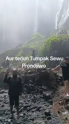 Air terjun tumpak Sewu Sidomulyo Pronojiwo Lumajang Jatim 