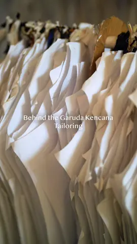 Step into our batik tulis tailoring studio, where our lead designer Sylvestre oversees meticulous craftsmanship.  We uphold rigorous standards in our workshop, including precise size documentation, careful fabric selection, and a strict no-smoking policy. Your bespoke shirt will arrive in pristine condition, tailored to perfection.