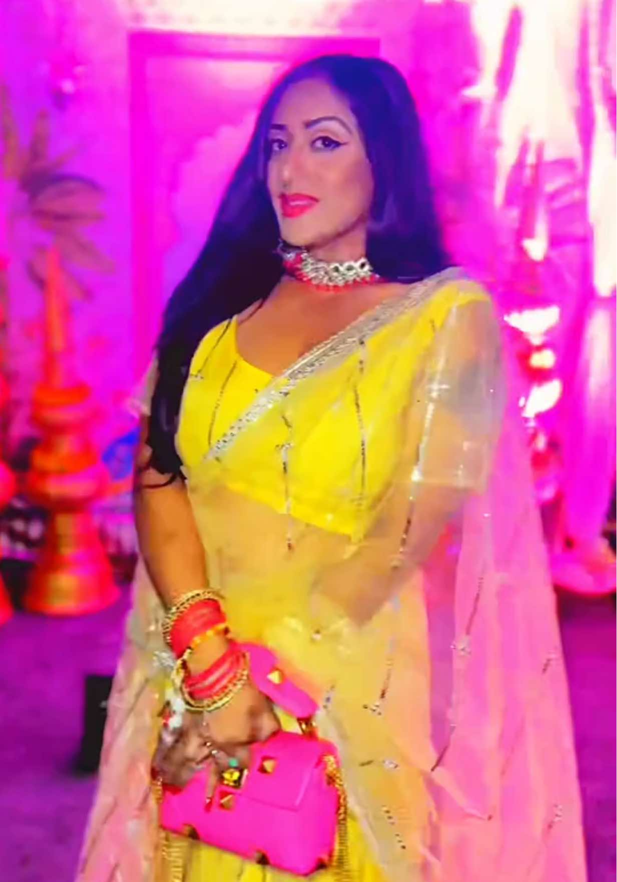 Life gives lemons I make lemonade #fypシ #bengaligirl in #beverlyhills #desitiktok #creatorsearchinsights #banglasong #remix 