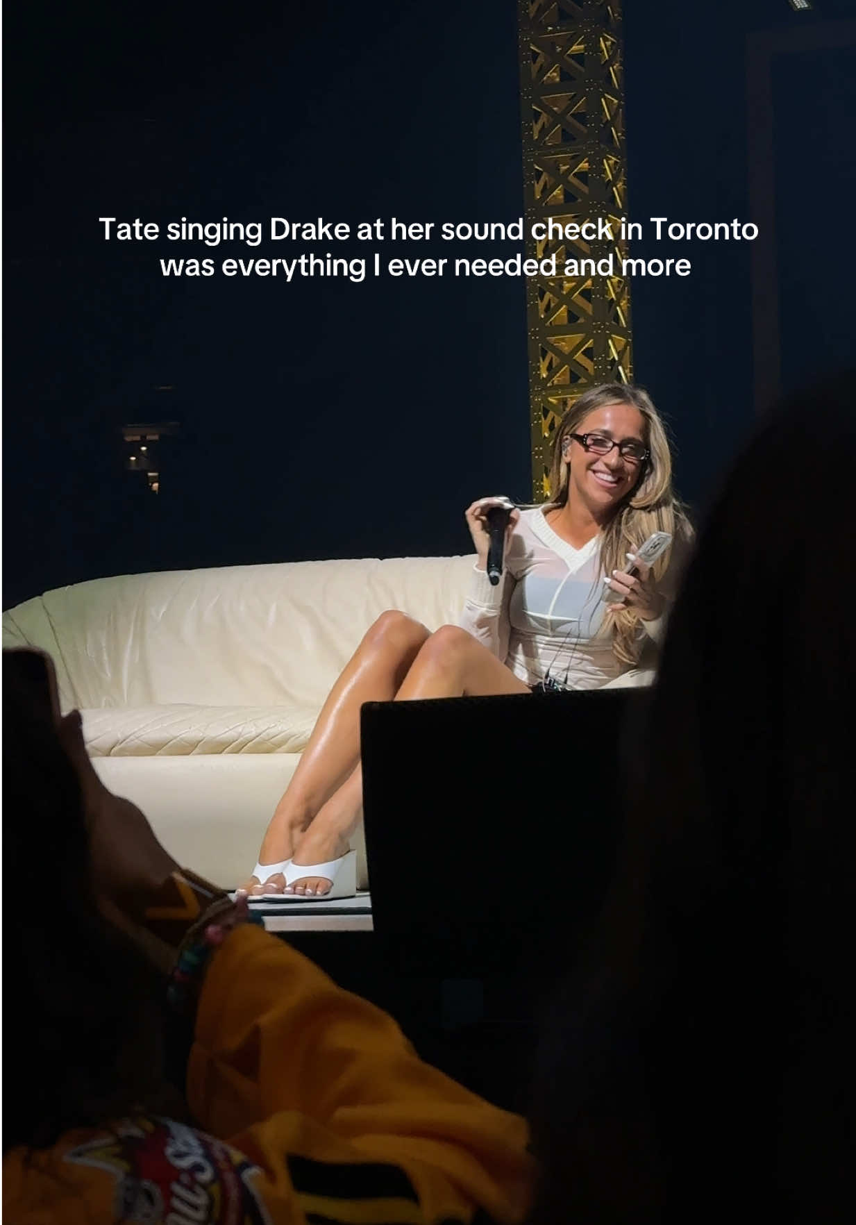 my fave drake song song covered by this angel @tate mcrae 🥹 i’ll never get over this #tatemcrae #toronto #drake #tatemcraesoundcheck 