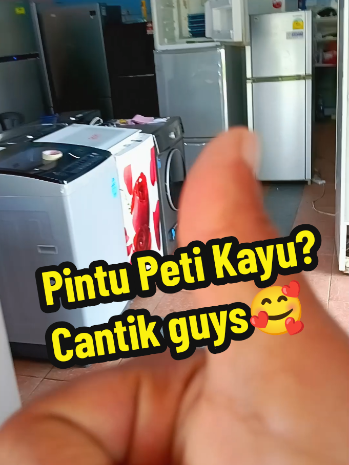 Peti pintu kayu? #secondhand #sekehenkuantan #prelove #petisejuk #ainglobalresources 