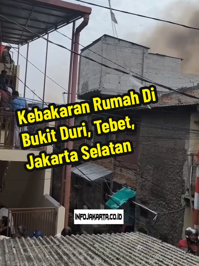 Kamis, 21 Agustus 2025, dilaporkan terjadi kebakaran rumah di Rt.11 / Rw.06, Bukit Duri, Tebet, Jakarta Selatan. Tepatnya dekat Pasar Melinjo, belakang Masjid Al Makmur. Mohon berhati-hati. #bukitduri #tebet #jakartaselatan    ----- Ikuti akun kami untuk update informasi terkini Jakarta dan sekitarnya ----- 📹 : ig via prstyo_sigit