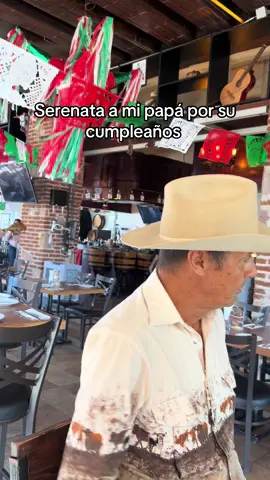 Jajajajjqqj ese día hasta lloro de felicidad #paratii #fyp #serenata #mariachi 