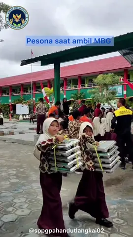 mobil distribusi datang, anak bangsa pun senang 🥹🫶🏻 #sppg #satuanpemenuhanpelayanangizi #makanbergizigratis #mbg #sppgpahandutlangkai02 @badangizinasional.ri 