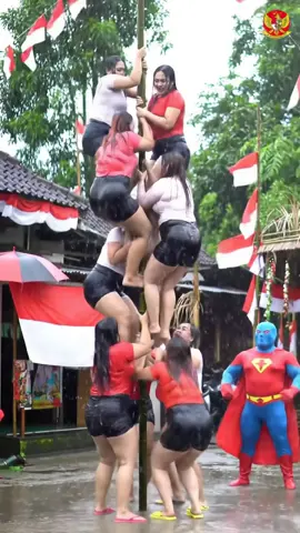 ikut meramaikan lomba panjat pinang #fyp #viraltiktok #viralvideo #foryoupage 