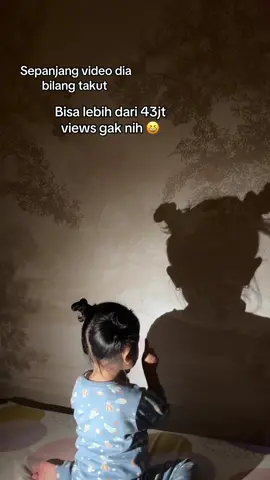 Padahal dia takut  😆😆 #shadowdance #trenbayangan #trendbayangananak #dancebayanganchallence #jogetbayangan 