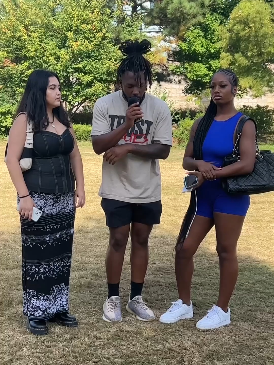 SHE MAD CAUSE HER FRIEND’S TALKING TO HER MAN!!!🫢