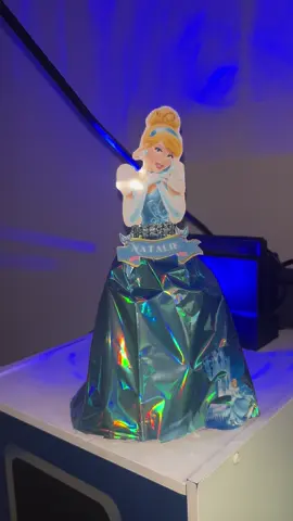 Cinderella Centerpieces para party/for parties 👑 my first time making  Es mi primera vez que hago esto It would look better with tulle fabric! I’m going to hobby lobby this week to get some  What do you think? ¿Qué opinan?🩵🩵🩵 #cinderellacenterpiece #recuerdos #paratiiii #fyp #disney