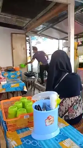 Jangan takut dak de yang beli pasti ade yg beli karna ade yg jual 😂😂 #fyppppppppppppppppppppppp #fypage #bangkabelitung #viral #kuliner #kulinerbangka #nasigoreng #nasigorengviral #kulinerpangkalpinang #umkm #umkmbangkabelitung #makananviraltiktok #jajananpangkalpinang #makananviral #umkmpangkalpinang #nasigorengbumbuhitam 