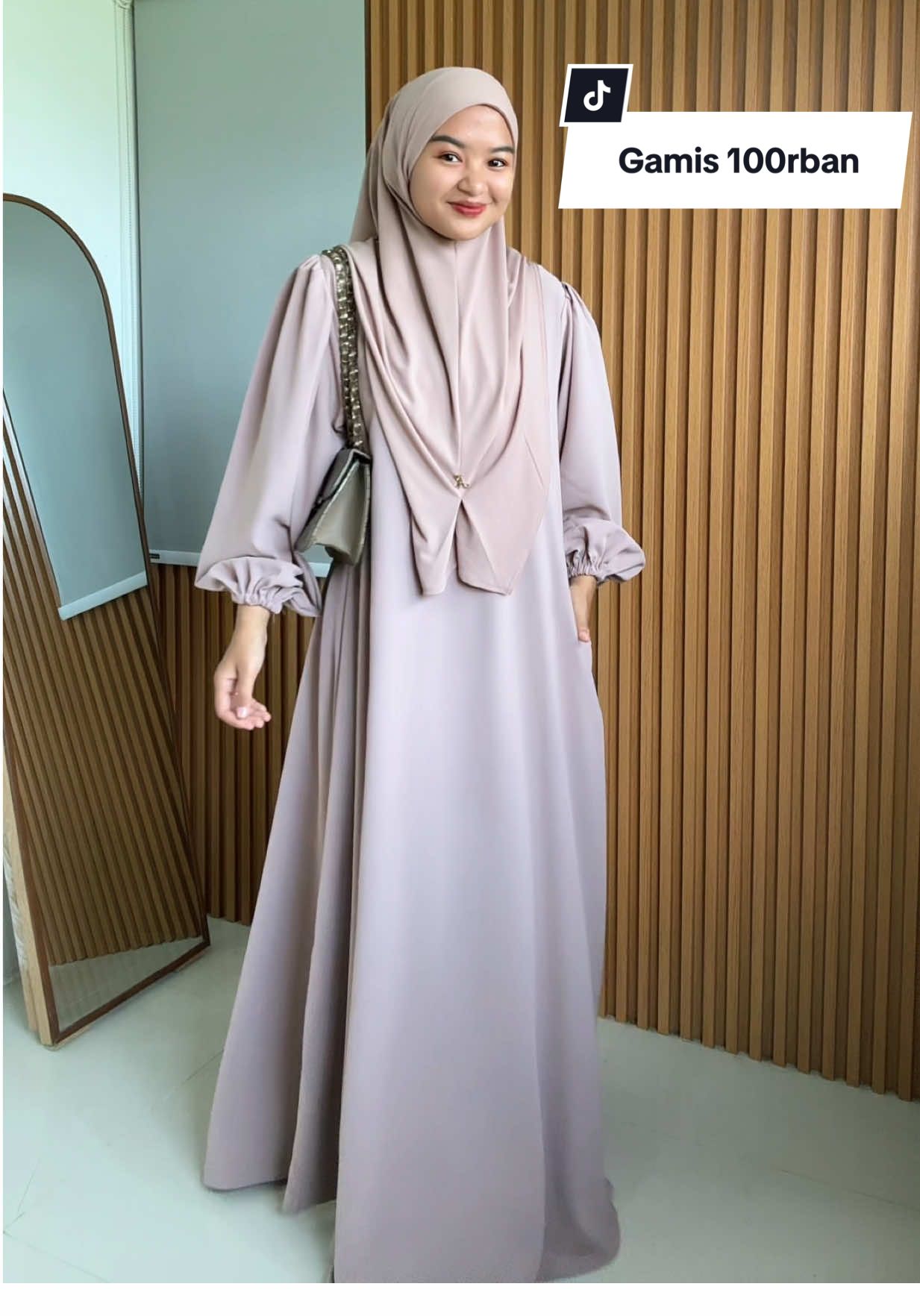 Simple tapi tetep cakeppp !! Bisa dipakai beberapa look pemakaian😍🫶🏻 #melisasyari #gamiskekinian #gamispolos #gamisimple #fyp 