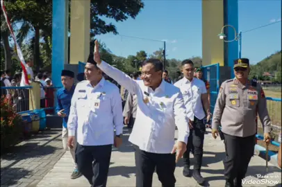 AHMAD LUTHFI - TAJ YASIN TAK POPULER TETAPI TIPE PEMIMPIN SUBTANSIAL Ketua Ketua Tim Percepatan Pembangunan Daerah (TPPD) Jawa Tengah, Zulkifli Gayo, menyebut, Gubernur Ahmad Luthfi dan Wakilnya Taj Yasin Maimoen bertipikal pemimpin substansial. Maka tak aneh jika keduanya dinilai tak populer dalam hasil survei. Zulkifli mengatakan ada tiga tipikal pemimpin, yakni populis, strategis, dan substansial. Gubernur dan Wakil Gubernur Jawa Tengah lebih memilih yang terakhir karena kebijakan-kebijakan yang diambil langsung bisa dirasakan masyarakat. Di sisi lain, keduanya tak menonjolkan diri tapi bekerja membentuk 
