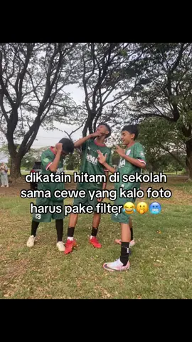jelas hitam kita mainya di bawah sinar matahari