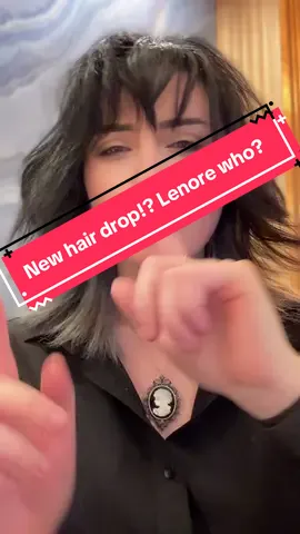 Not me dying and cutting my hair to be Lenore 🖤 I still need to cut a lot of layers into the black but I got lazy- so I’ll do it later 😮‍💨 #nevermore #nevermorewebtoon #lenorevandernacht #lenore #lennabel 