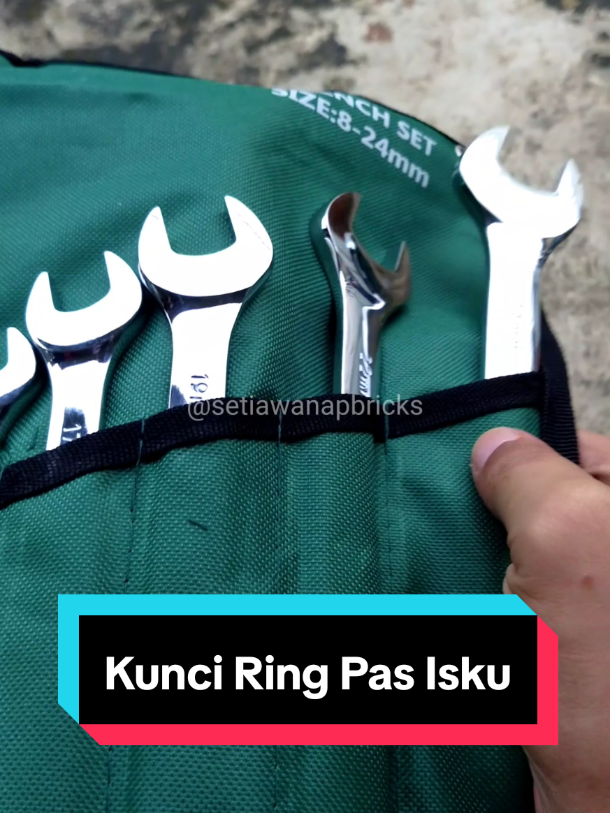 Tau ini apa? Kunci ring pas. Gag usah gw jelasin kegunaannya. Perlu, cocok, beli. Gitu aja. Susah amat. #kunciringpas #kunciisku #isku #tools #kunciring 