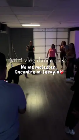 Highlight the pride in being an Arizona girl@bailaconmariah  #creatorsearchinsights #arizonagirl #phx #girlpower #danceclass 