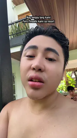 Pinapaalis kami sa resort . 