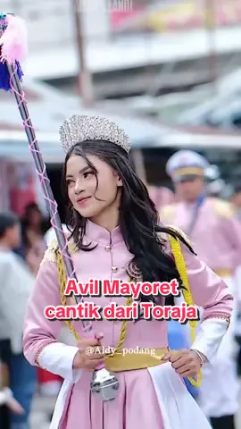 Gak heran kan kalau Toraja gudangnya mayoret-mayoret cantik..‼️  Mayoret by: @Avil  Sumber video: @melfilm.id  Tim Marching Band dari: SMAN 2 Rantepao Toraja Utara