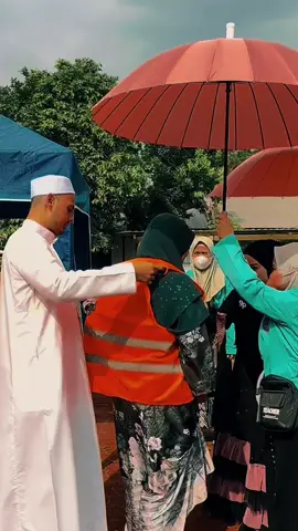 Alhamdulillah barakawllah peletakan batu pertama untuk pembangunan GEDUNG SYARIFAH EVA NABILA MULACHAILAH semoga Allah permudah segala segi bangunan dan di lancarkan rezekinya aminn🤲 Terima kasih banyak istri tercinta sudah menyumbangkan hartanya di jalan Allah SWT🤲 ❤️🙏🤲 #pesantren  #nuruliman  #asrama  #berkah  @Bilabyla 