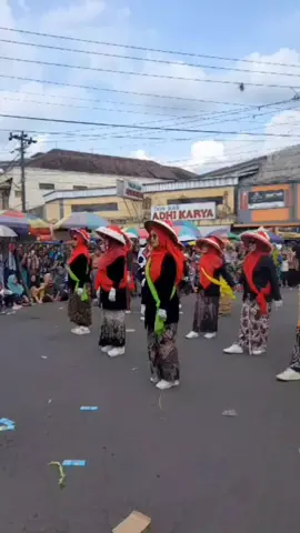 Persembahan Tari Kreasi Guru Madrasah dan KUA Bobotsari 