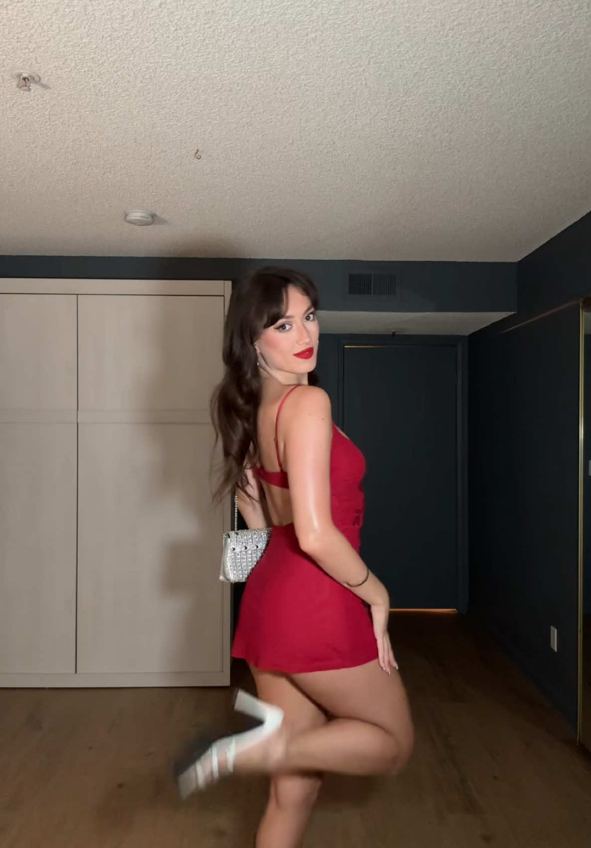 got my red dress awnnnn tonight 