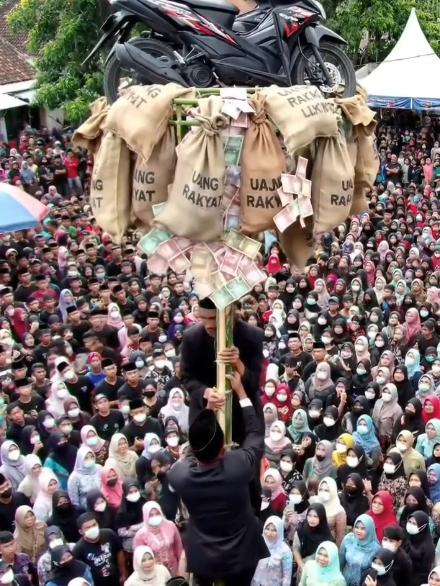 berlomba lomba ngambil uang rakyat #pejabatkw 