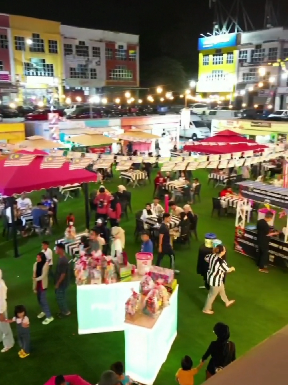 Tge best foodcourt in Nilai - mivas city foodcourt nilai .. Lokasi berhadapan dataran nilai ja #TheBestFoodcourtInNilai #Micat #BiggestFoodcourt #nilai #n9foodie 