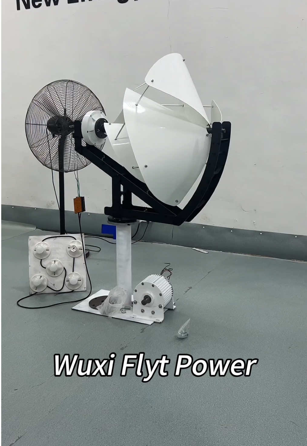 The Archimedes wind turbine series features a novel design. Its very low starting wind speed and packaged mounting method allow it to be used with a tower or placed anywhere with wind to generate power. This makes it highly adaptable to any installation environment and enhances practicality.#windkraftanlage #windturbine #windmill #windgenerator#newdesign 